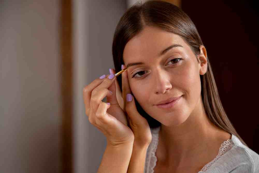 How to Shape Eyebrows at Home: The Ultimate DIY Guide
